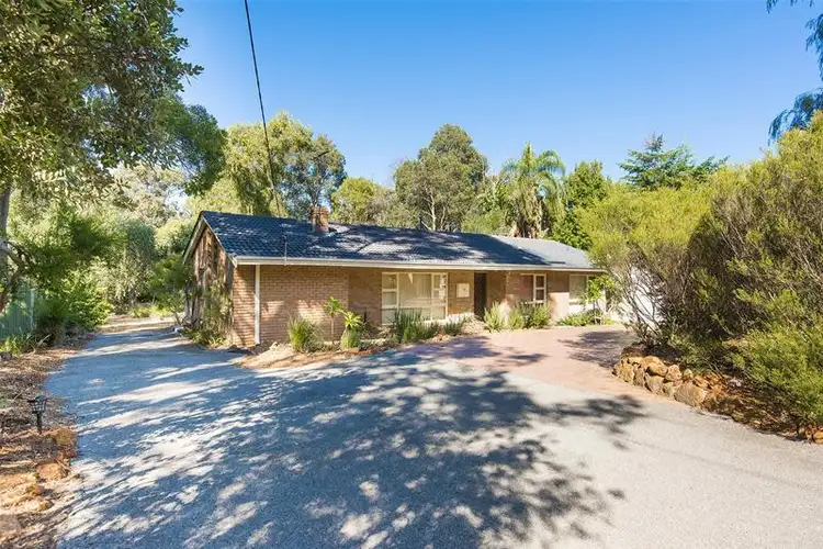 16 Heather Road, Roleystone WA 6111
