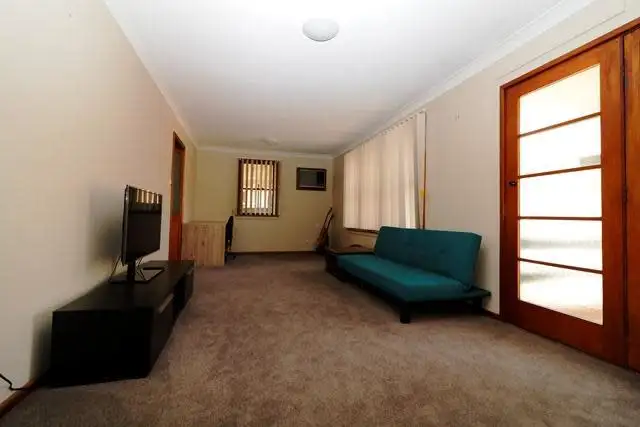 33 Tasman Avenue, Lethbridge Park NSW 2770