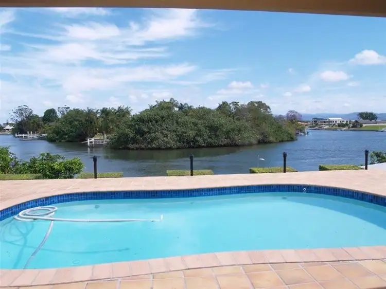 17 Donegal Crescent, Sorrento QLD 4217