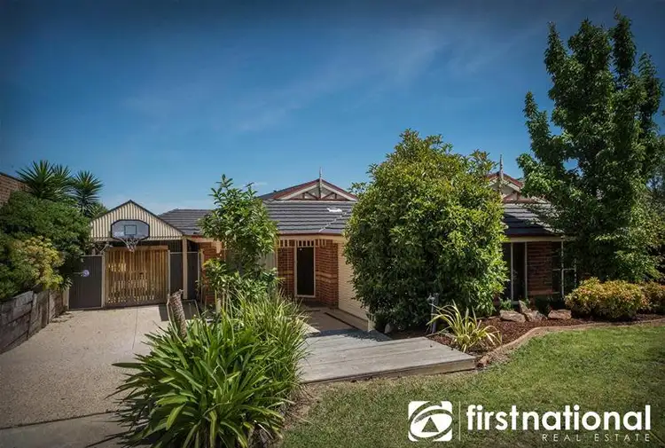 33 Rodlarni Crescent, Berwick VIC 3806
