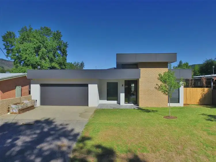 7 Orana Avenue, Bright VIC 3741