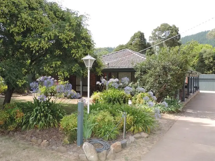 66 Service Street, Porepunkah VIC 3740