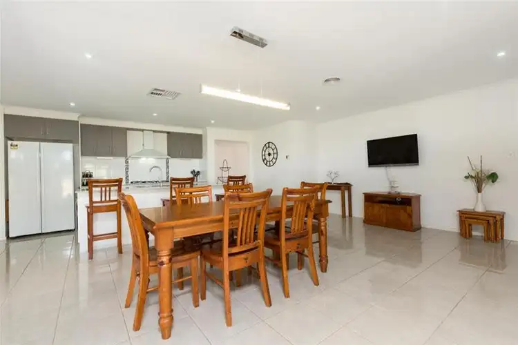 Fifth view of Homely house listing, 8 Flynn Drive, Mildura VIC 3500