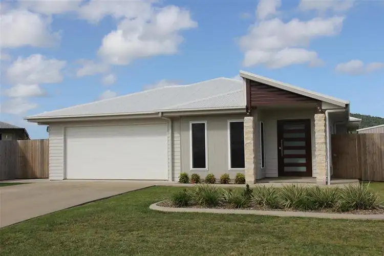 6 Hook Court, Sarina QLD 4737