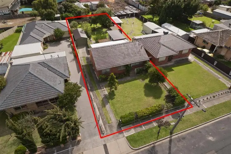 7 Bradley Street, Newport VIC 3015