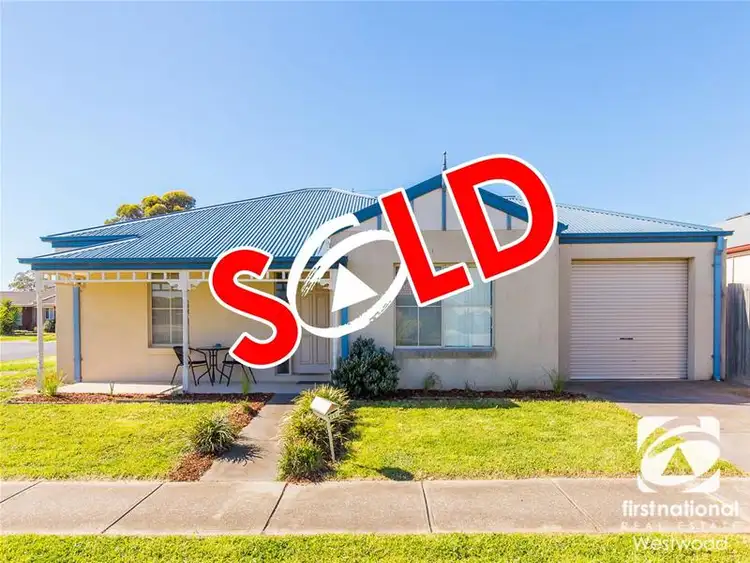 1/12 Ozzimo Way, Werribee VIC 3030