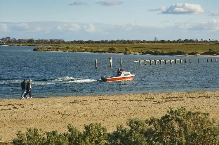 1/1 Norman Grove, Werribee South VIC 3030