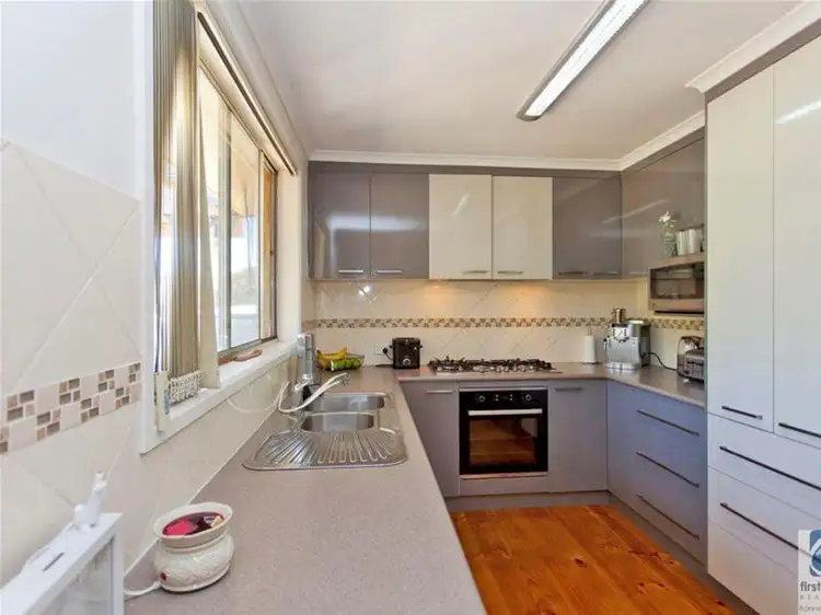 Fifth view of Homely house listing, 10 Holmes Court, Wodonga VIC 3690