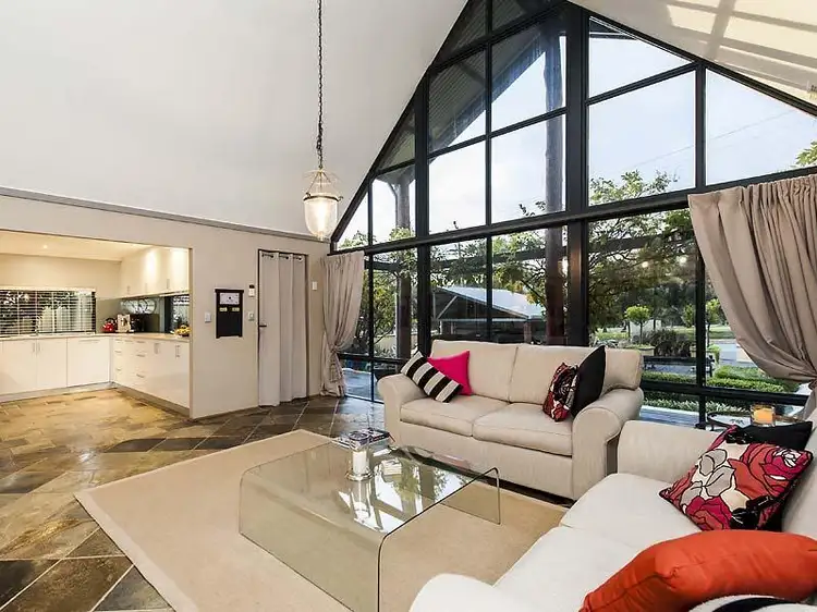 18 Bernard Street, Kelmscott WA 6111