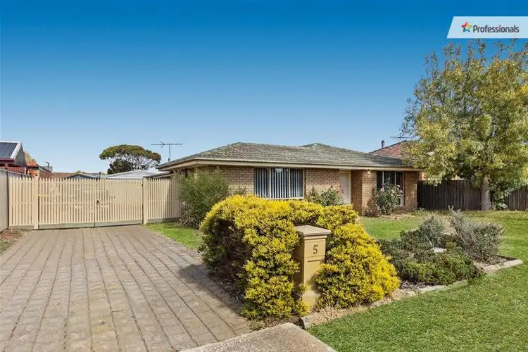 5 Christina Crescent, Kurunjang VIC 3337