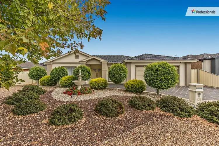 9 Carlyon Close, Melton West VIC 3337