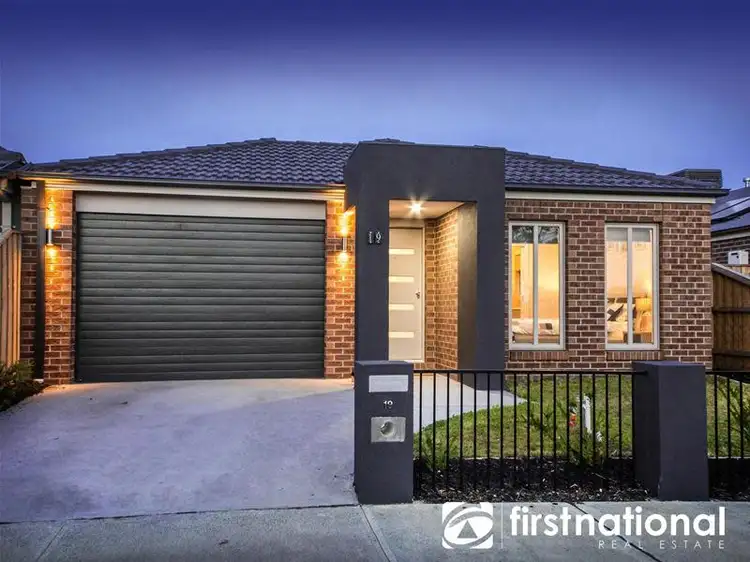 19 Ascot Park Drive, Pakenham VIC 3810