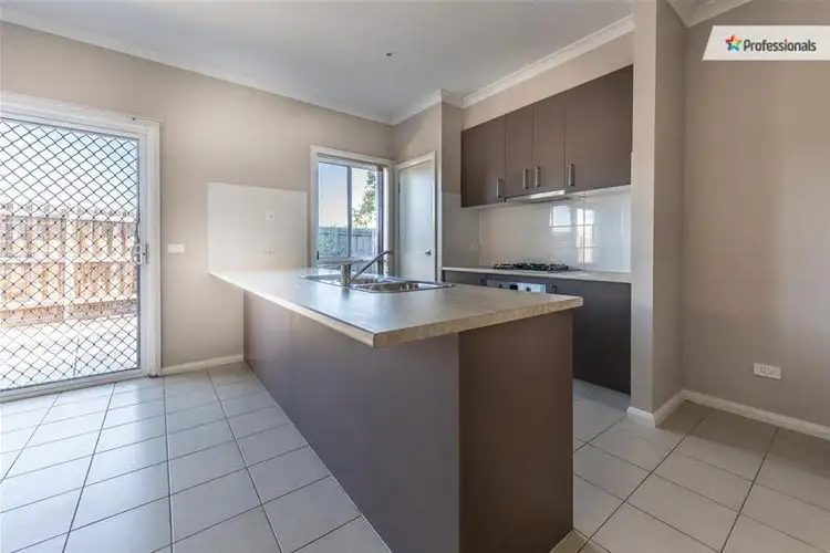 1/38 Galilee Boulevard, Melton West VIC 3337