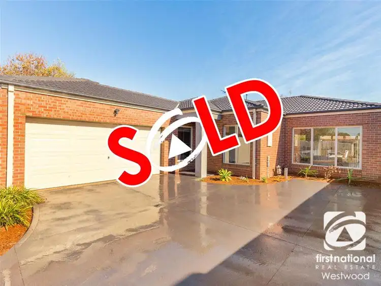 2/17 Seine Close, Werribee VIC 3030