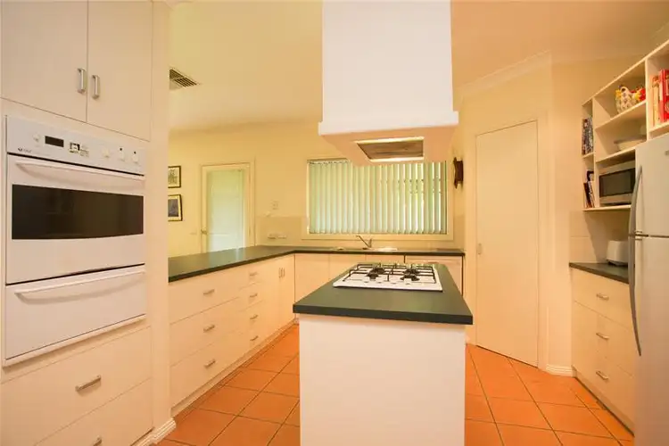 Fifth view of Homely house listing, 2 Carmela Court, Mildura VIC 3500