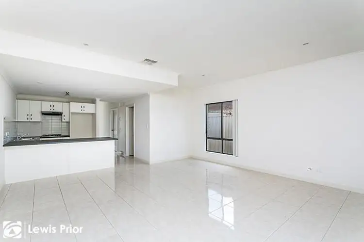 11B Raggatt Crescent