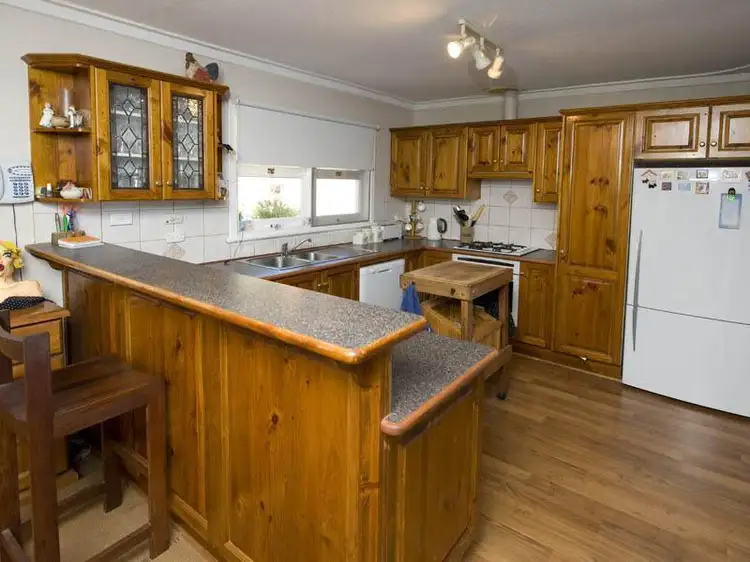 11 Gemsarna Crescent, Kelmscott WA 6111