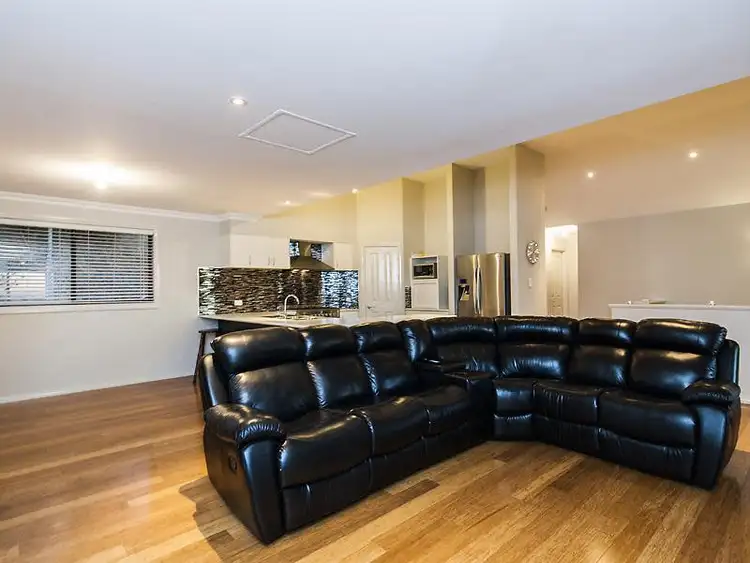 Sixth view of Homely house listing, 11 Sapphire Court, Mount Richon WA 6112
