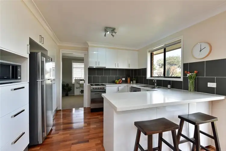 4 Tenth Street, Weston NSW 2326