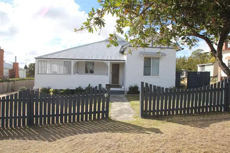 102 Miles Street, Tenterfield NSW 2372