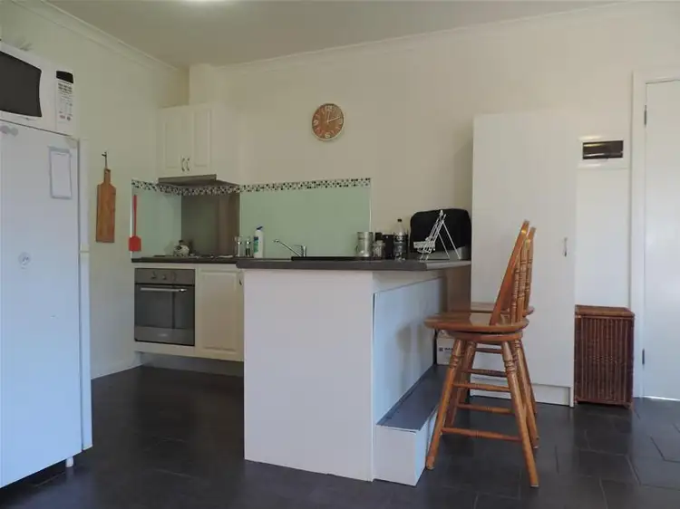Fifth view of Homely unit listing, 2 Francis Street, Porepunkah VIC 3740