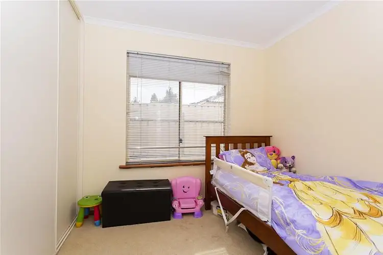 Fifth view of Homely house listing, 5 Yeltana Avenue, Huntfield Heights SA 5163