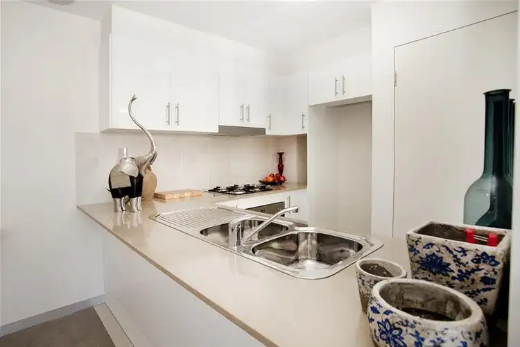 Second view of Homely unit listing, 6/6 The Crescent, Dee Why NSW 2099