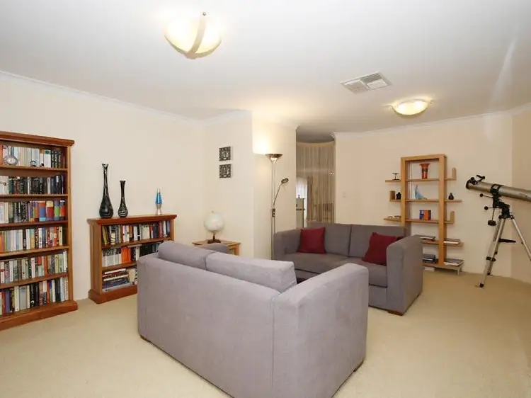 Fifth view of Homely house listing, 2 Manitoba Court, Joondalup WA 6027