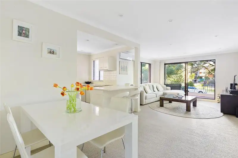 Main view of Homely unit listing, 3/82 Oaks Avenue, Dee Why NSW 2099