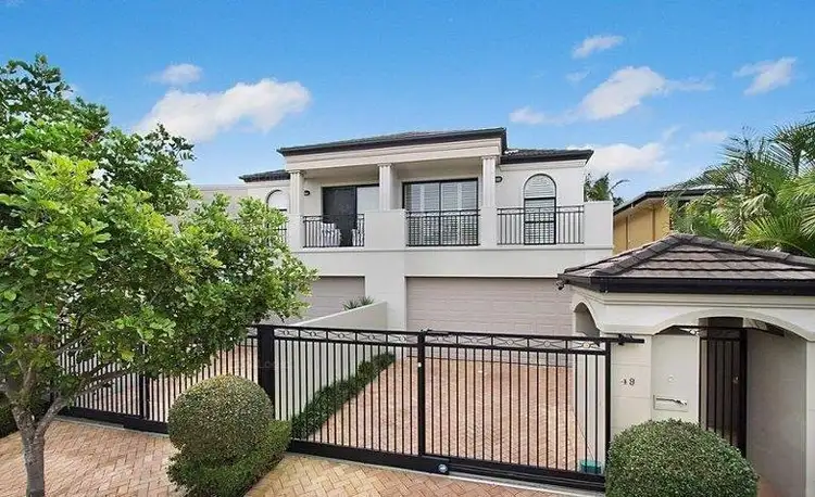 2/49 Cronin Avenue, Main Beach QLD 4217