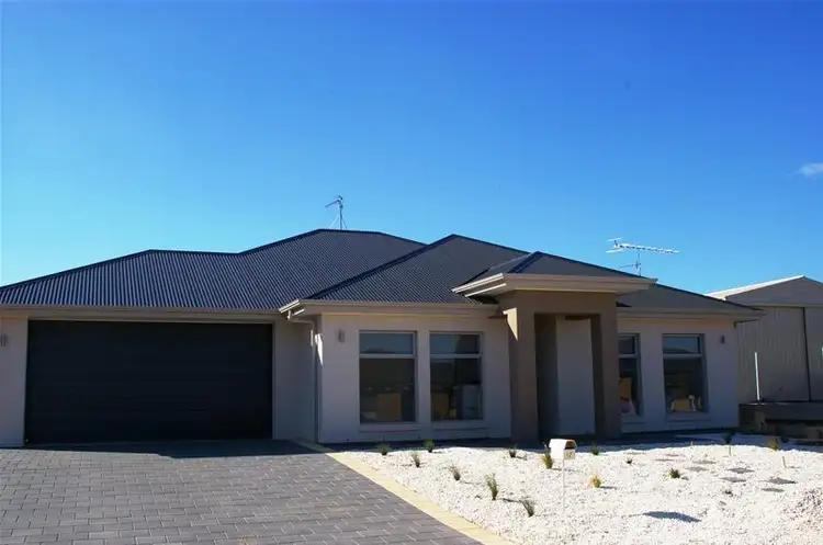12 Bray Street, Moonta Bay SA 5558