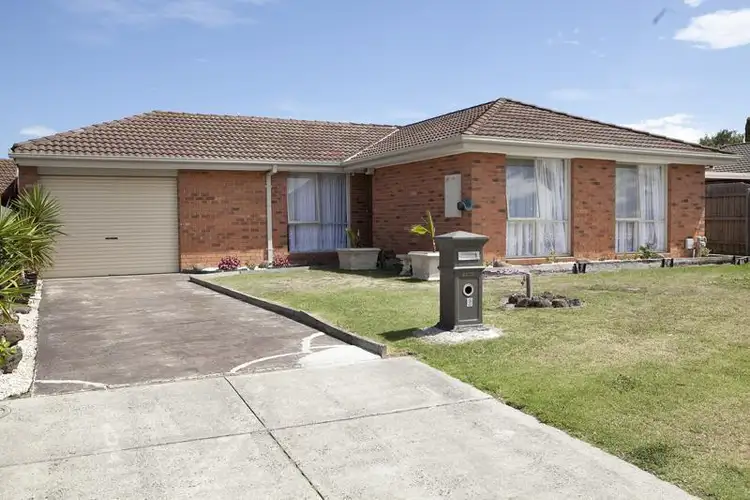 6 Hoop Pine Court, Cranbourne North VIC 3977