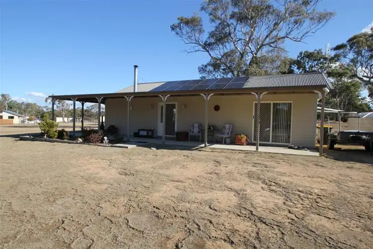 48 Ballandean Street, Jennings NSW 4383