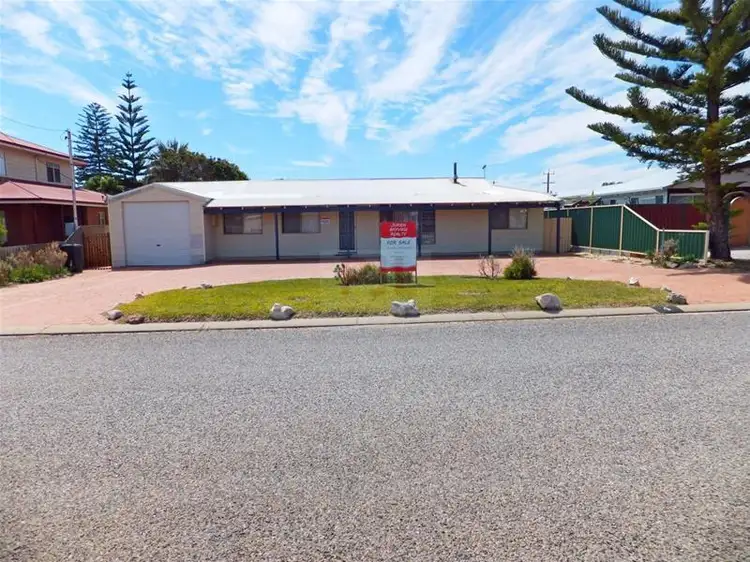 4 Coubrough Place, Jurien Bay WA 6516