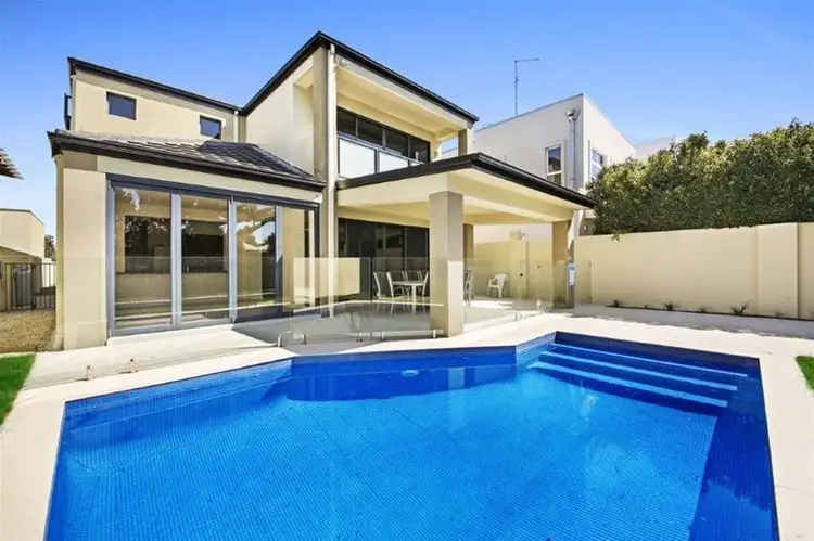 11 Durham Street, Southport QLD 4215