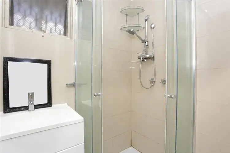 Fifth view of Homely house listing, 5 Renwick Close, Craigieburn VIC 3064