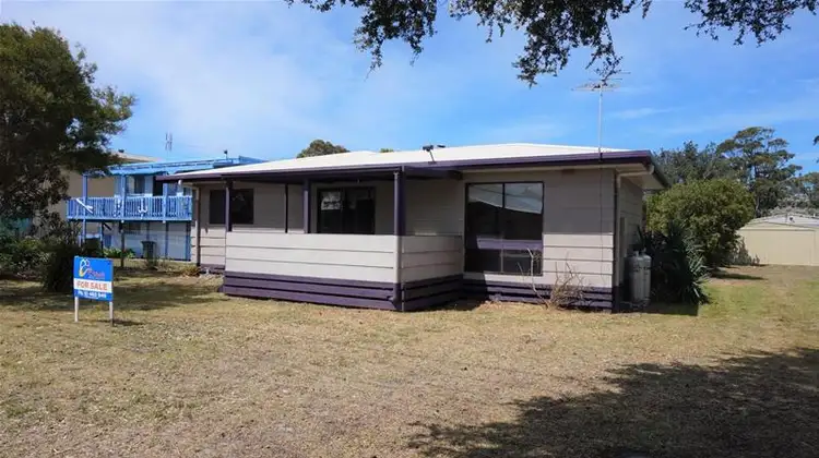 12 Lake Street, Loch Sport VIC 3851