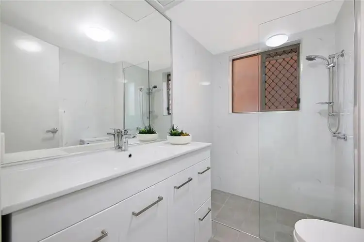 Sixth view of Homely apartment listing, 'MAINWAY LODGE' 4 Peak Avenue, Main Beach QLD 4217