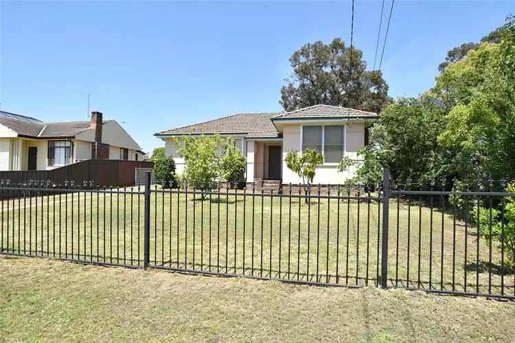 Fourth view of Homely house listing, 8 Neerini Avenue, Smithfield NSW 2164
