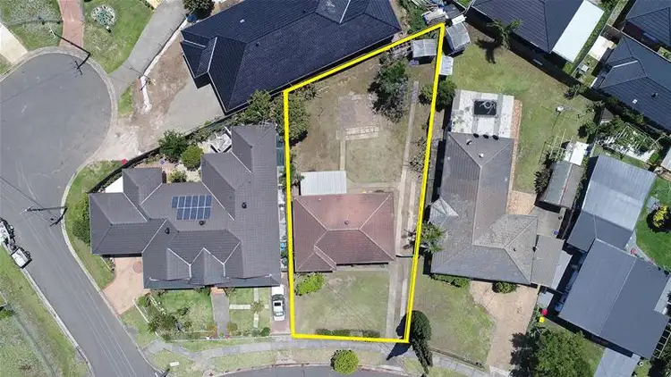9 Van Dieman Crescent, Fairfield West NSW 2165