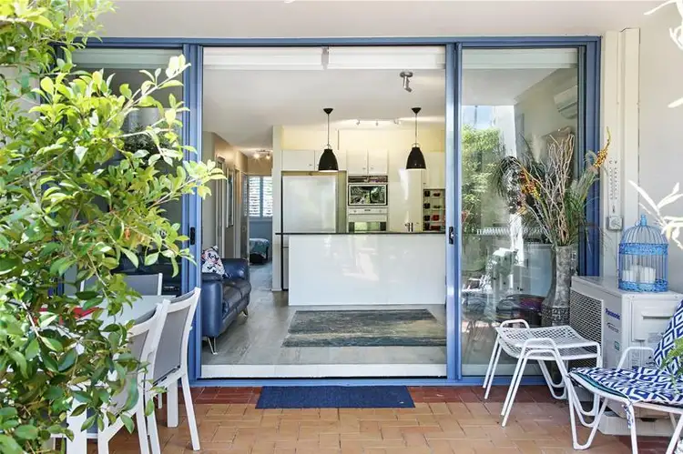 5/32 Cronin  Avenue, Main Beach QLD 4217