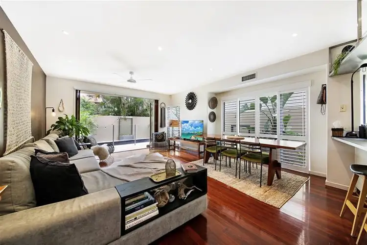 2/3 Mountbatten Avenue, Main Beach QLD 4217
