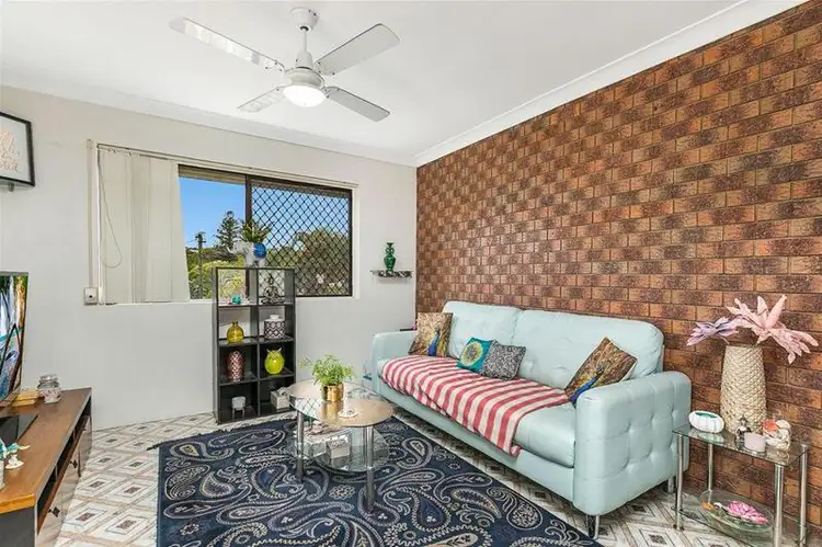2/110 Pembroke Road, Coorparoo QLD 4151