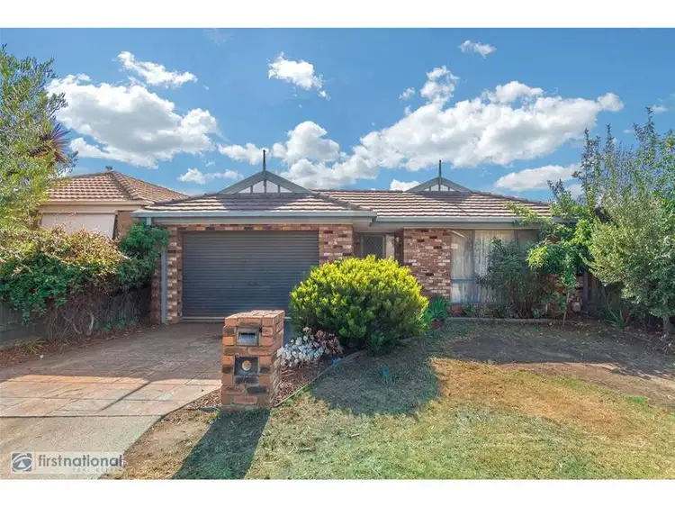 4 Landles Rise, Roxburgh Park VIC 3064