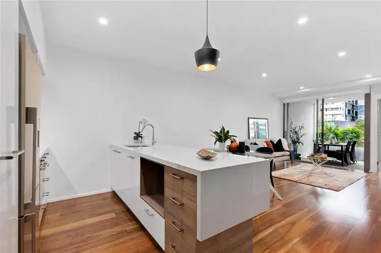 10101/16 Edmondstone Street