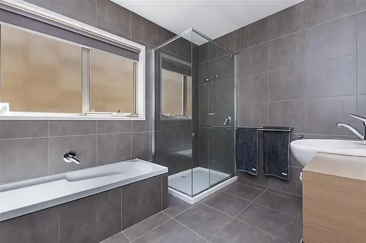 Fourth view of Homely house listing, 2 Roxburgh Court, Warrnambool VIC 3280