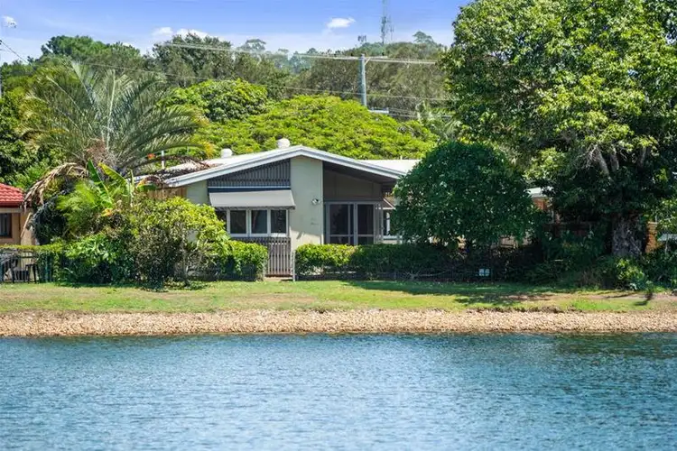 25 Tahiti Avenue, Palm Beach QLD 4221