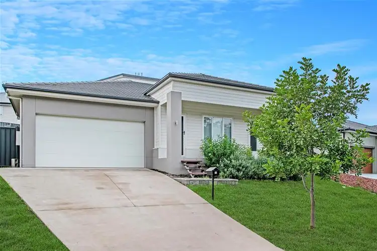 16 Manlius Drive, Cameron Park NSW 2285