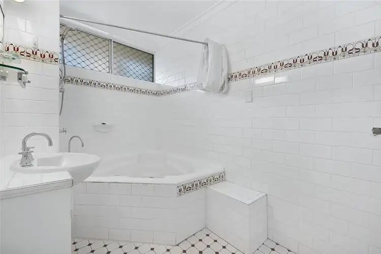 Sixth view of Homely apartment listing, 2/9 Lomond Terrace, East Brisbane QLD 4169