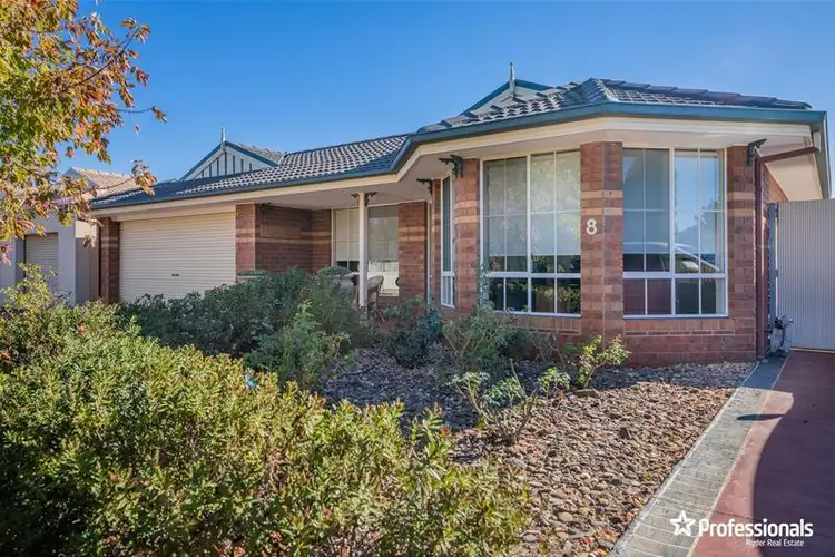 8 Carlyon Close, Melton West VIC 3337